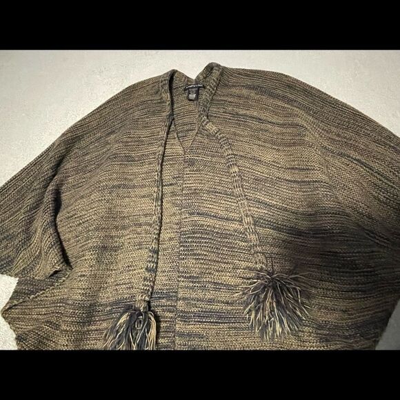 DO Everything in Love knit poncho. One size fits most. Very good condition. - Picture 3 of 4